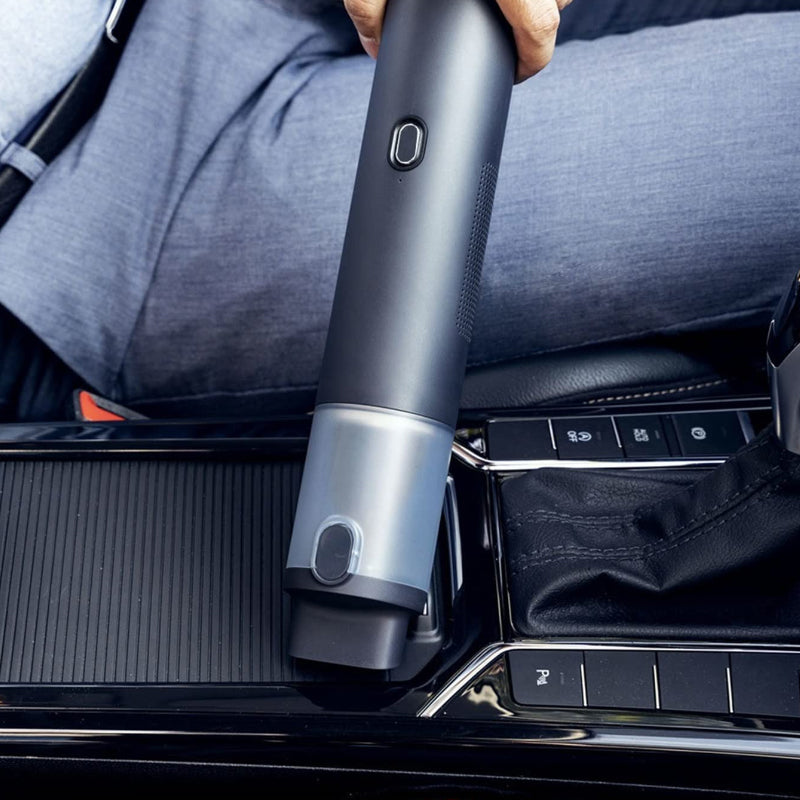 Slanke snoerloze stofzuiger voor in de auto